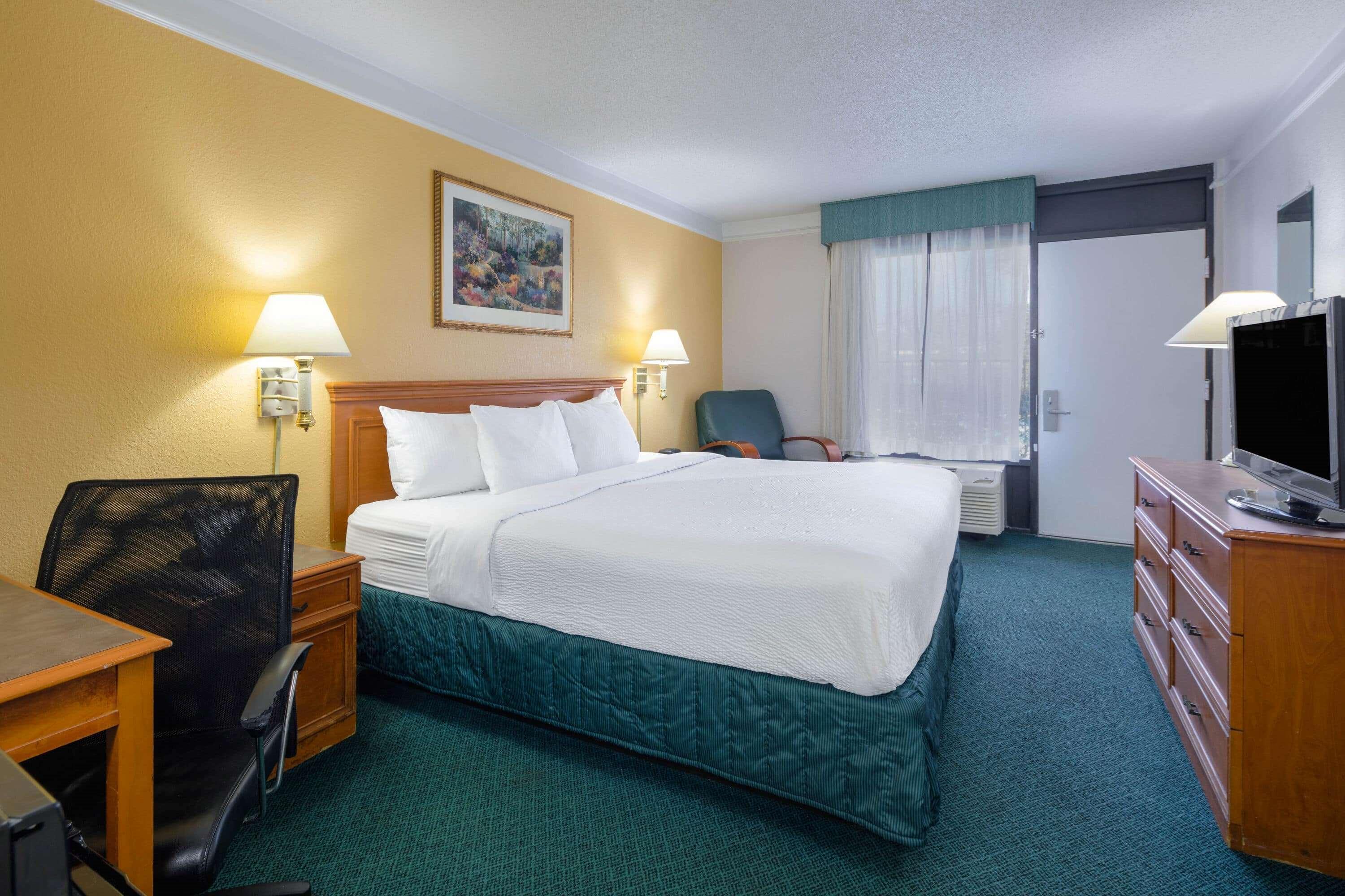 Super 8 By Wyndham Savannah Luaran gambar