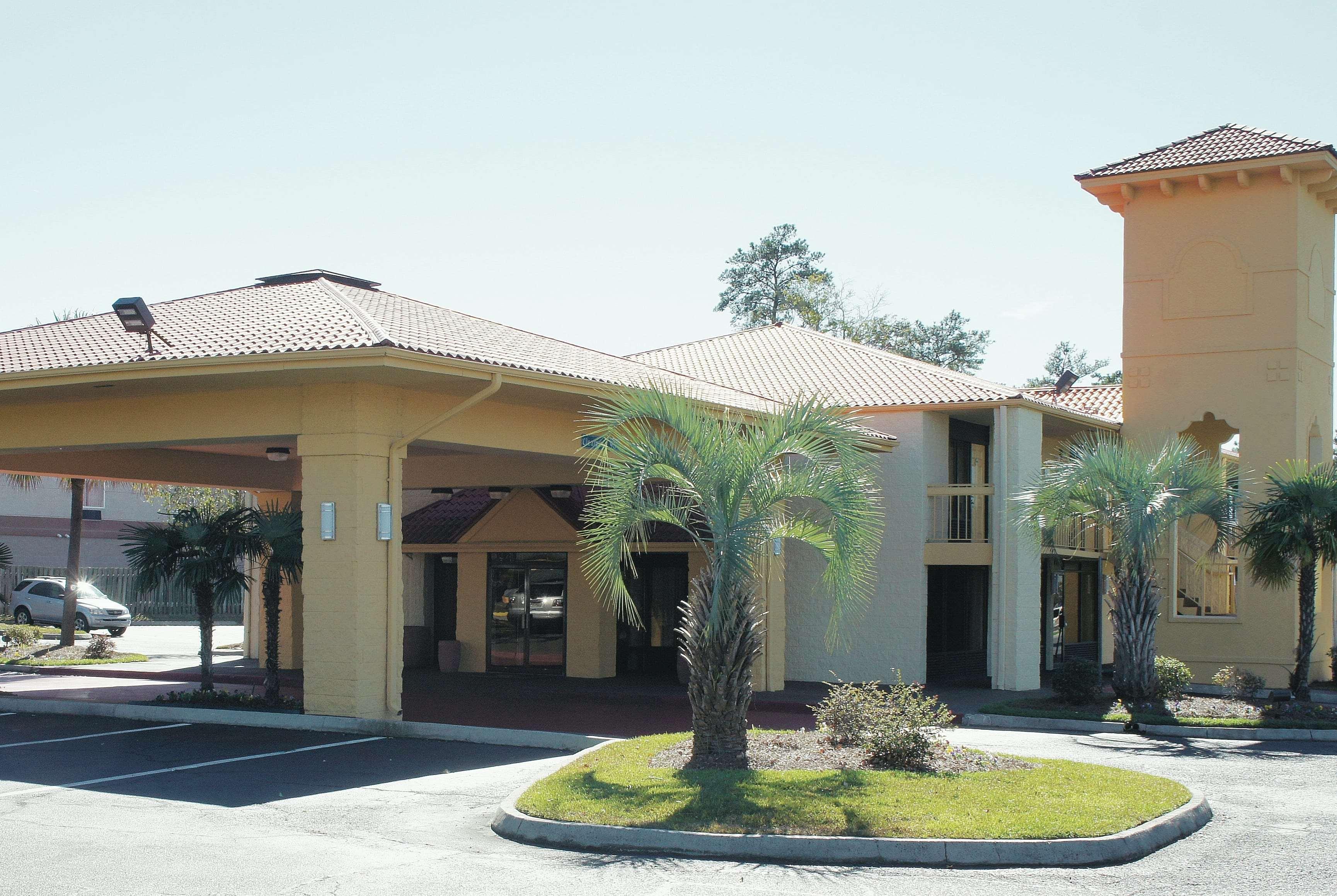 Super 8 By Wyndham Savannah Luaran gambar